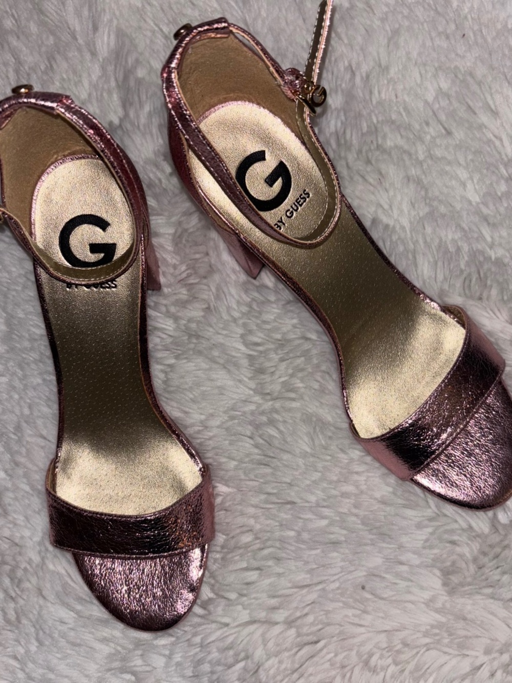 Guess Pink Metallic Heel size 8 1/2